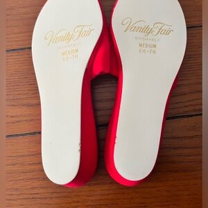 Vanity Fair Slippers Sz 6.5 - 7.5 like new